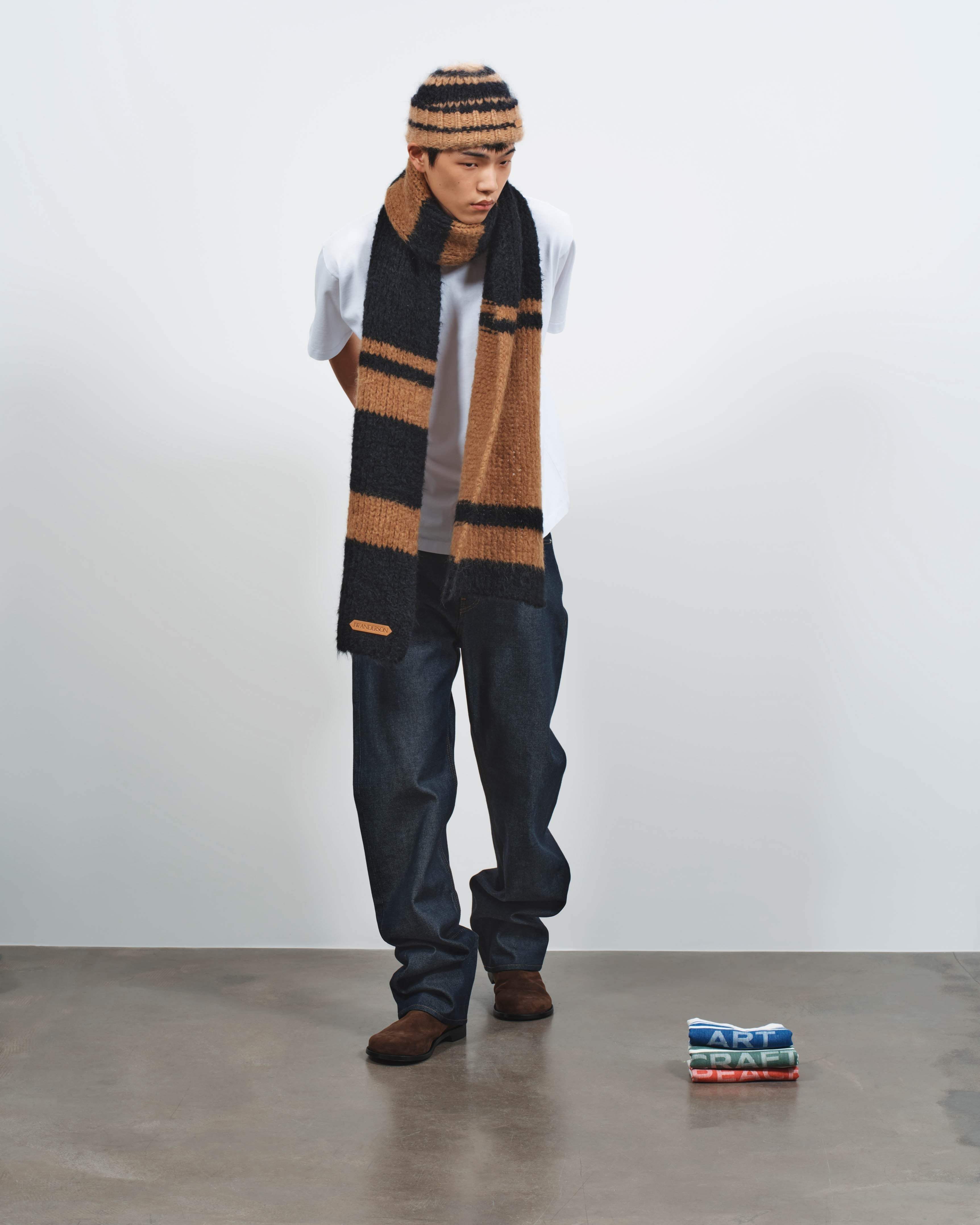 STRIPED SCARF IN BLACK - 4