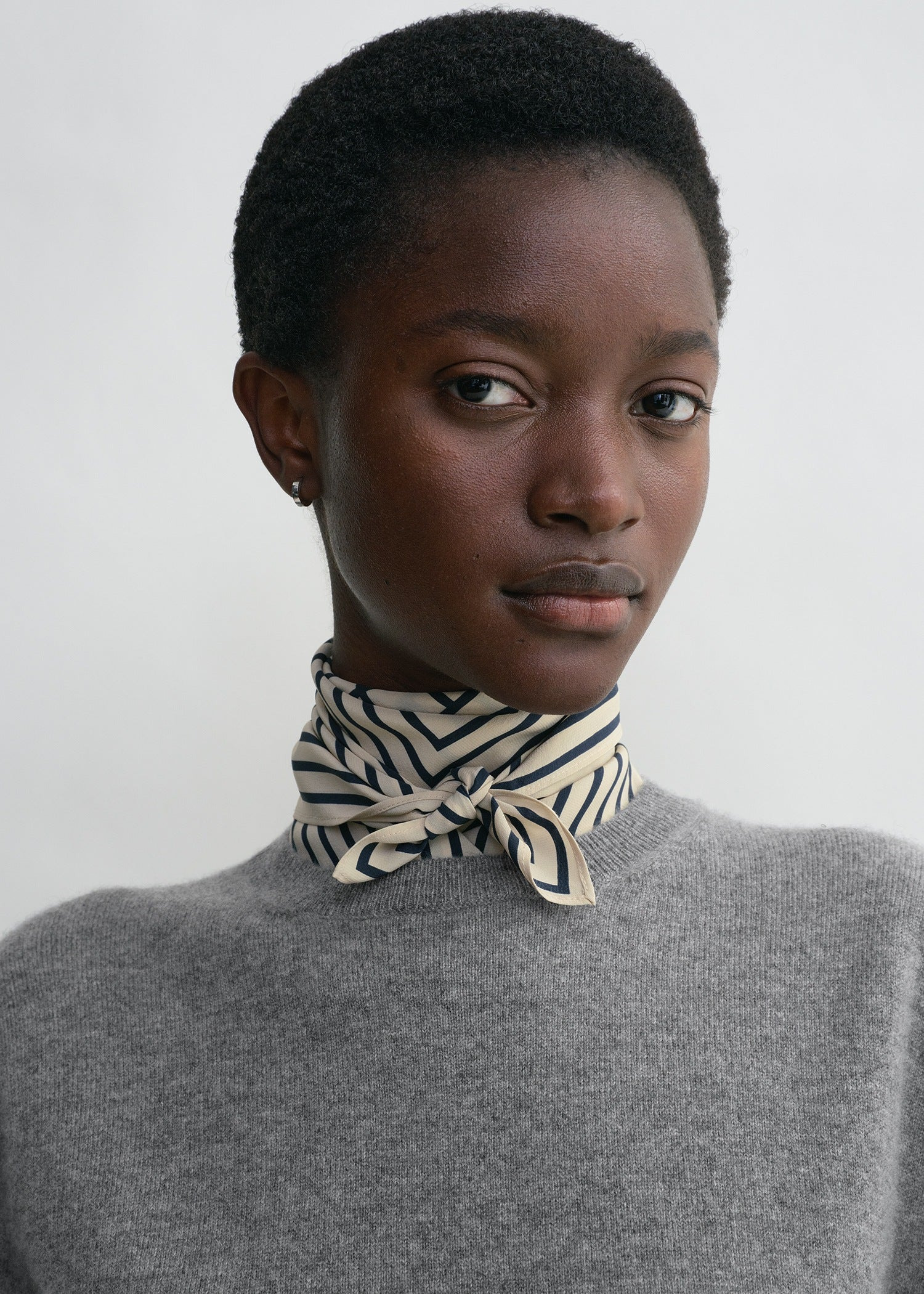 Signature monogram silk scarf crème - 4