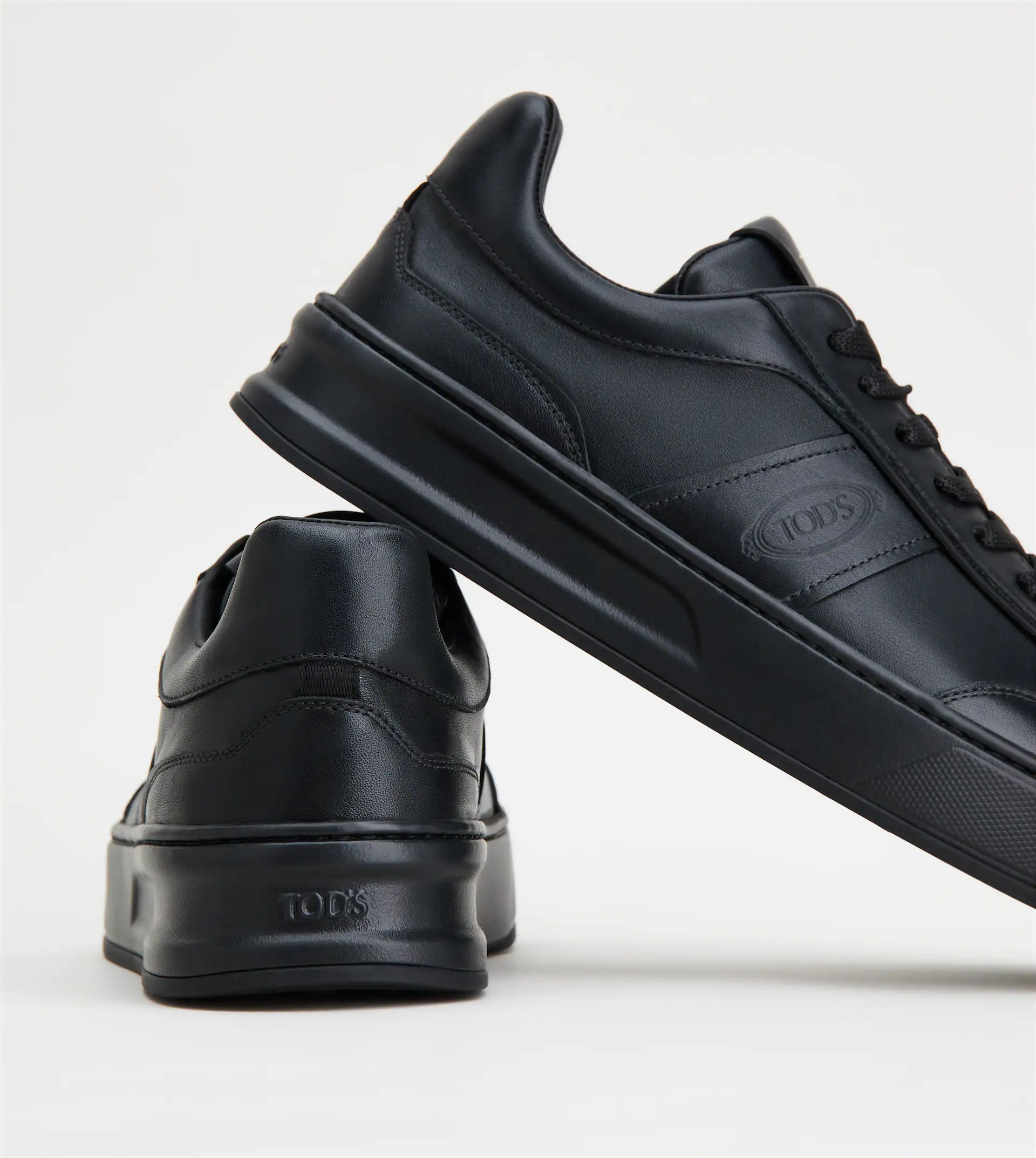 SNEAKERS IN LEATHER - BLACK - 6