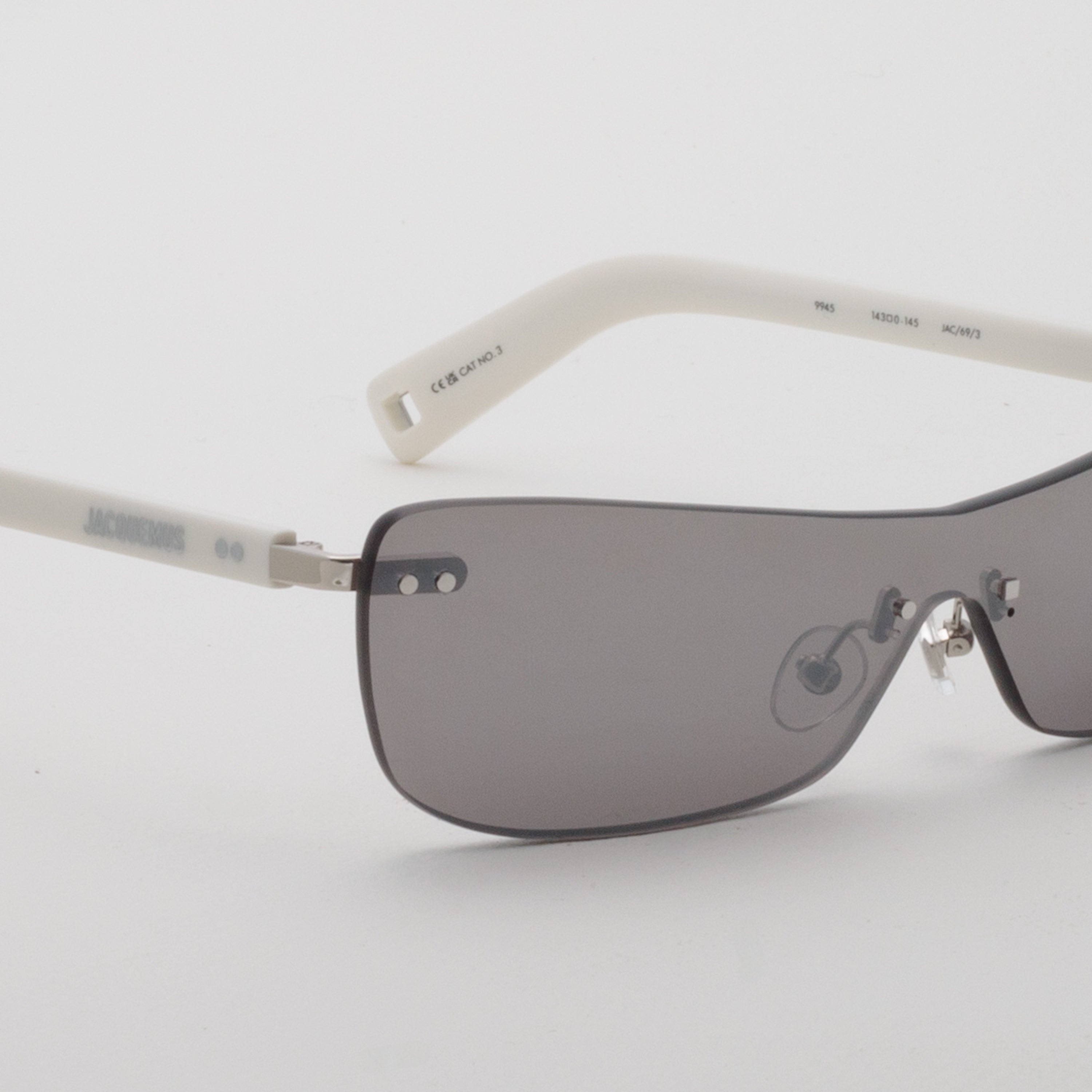 JACQUEMUS x LINDA FARROW Mirada Cat Eye Sunglasses in White  display picture 2