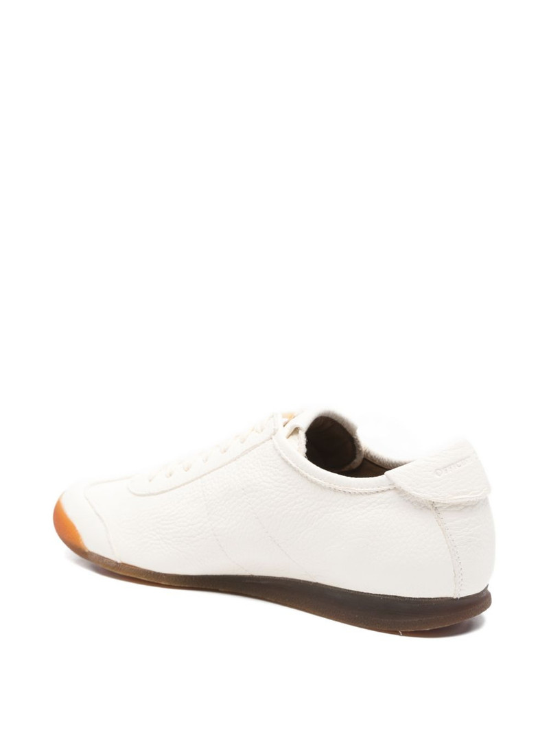 round toe sneakers 3