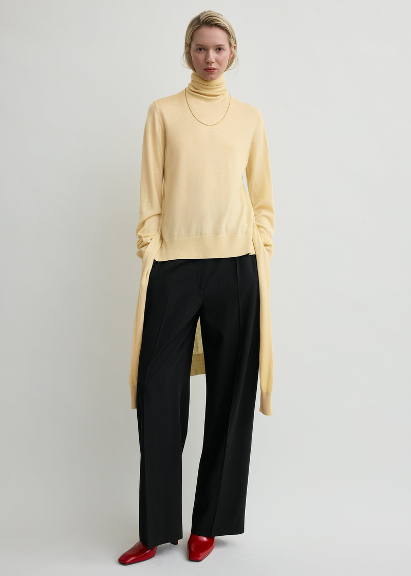 Totême Double-sleeve turtleneck champagne outlook