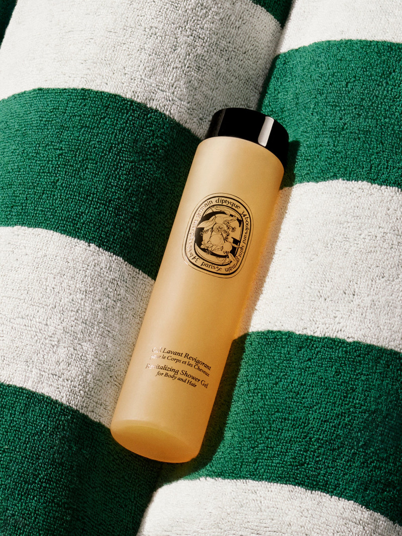 Revitalizing Shower Gel - For body and hair 3
