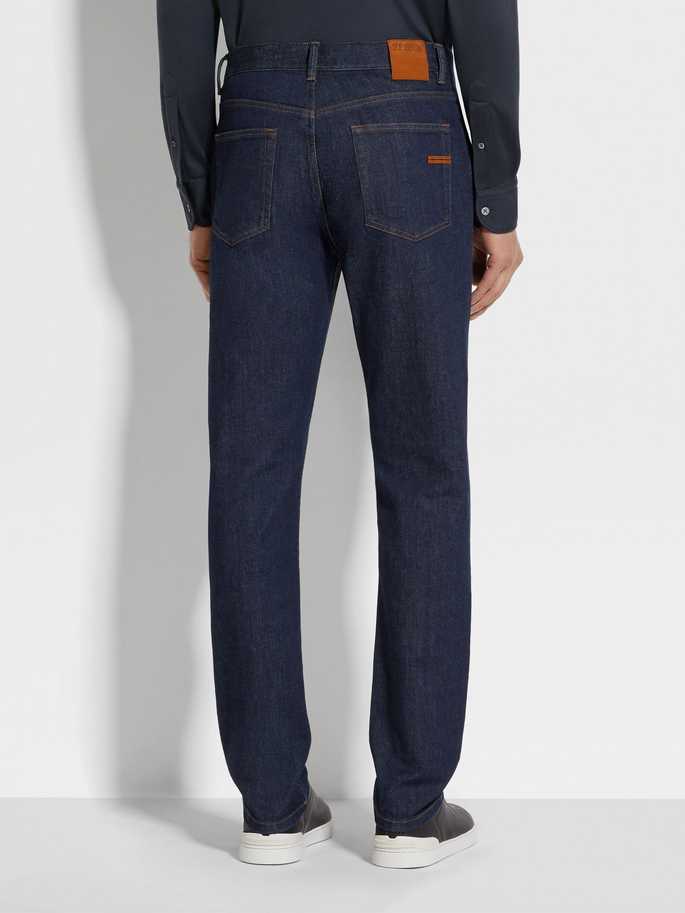 DARK BLUE RINSE-WASHED STRETCH COTTON ROCCIA JEANS - 5