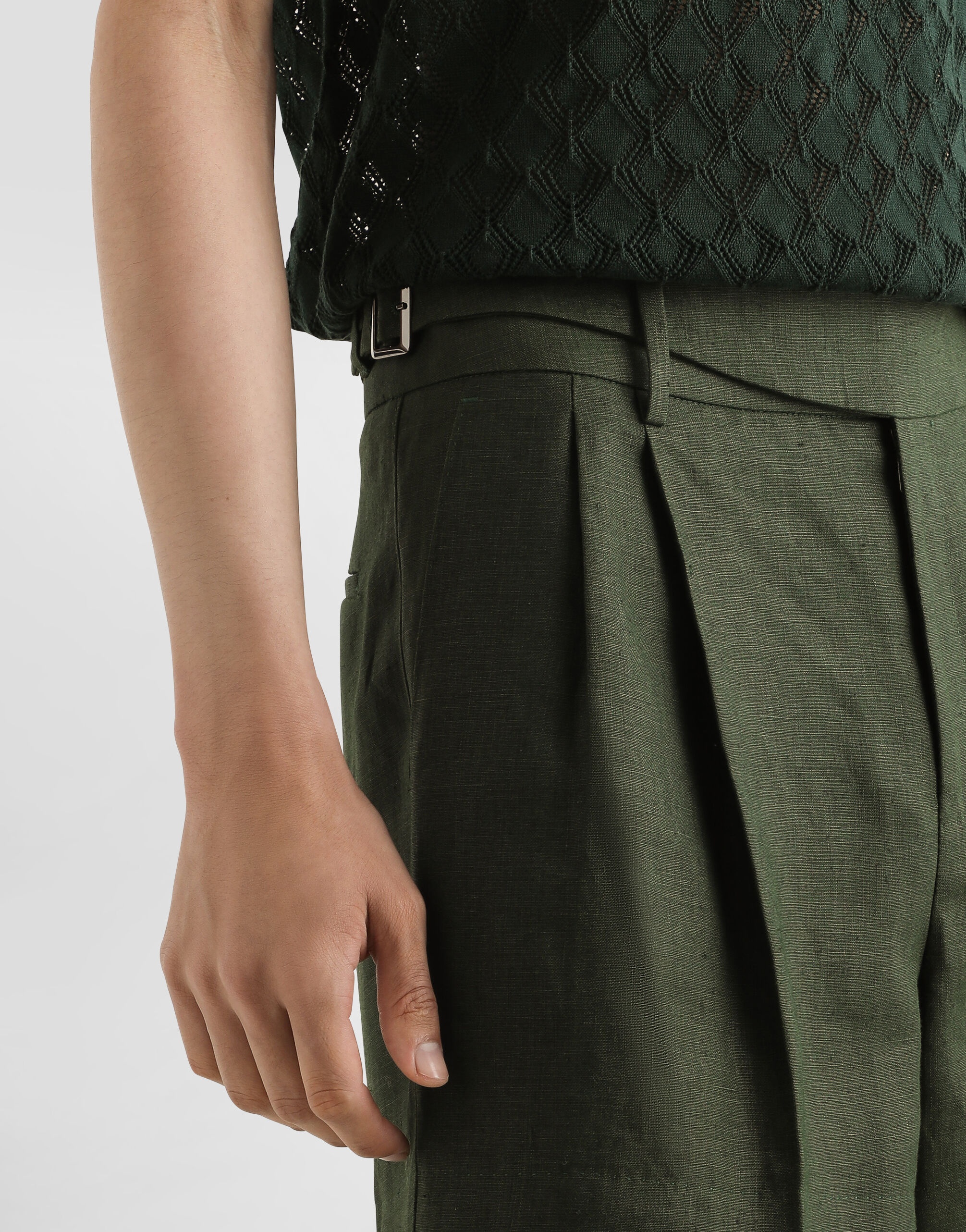 Linen fabric shorts with double darts - 4