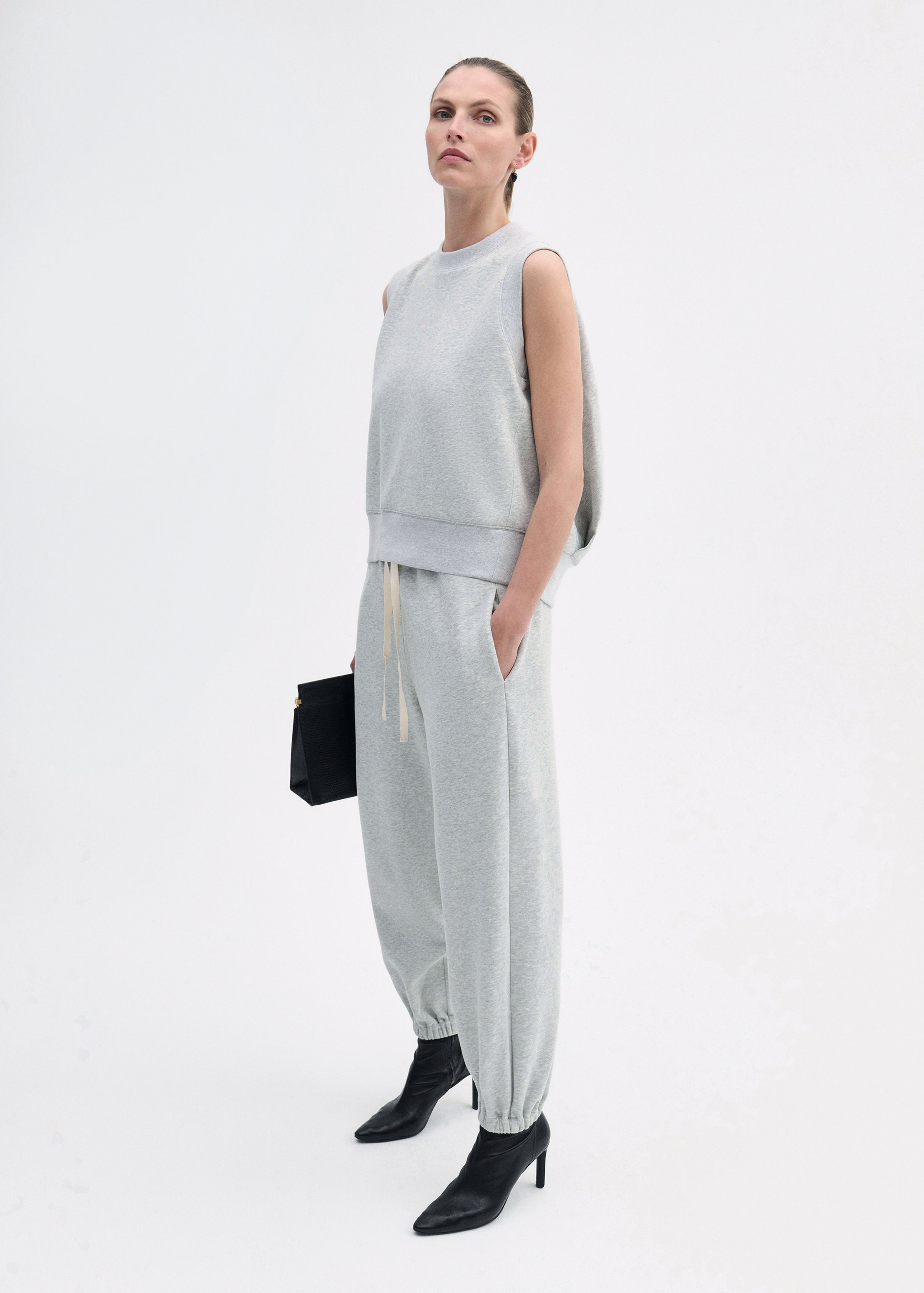 Sleeveless Sweatshirt in Scuba - 3