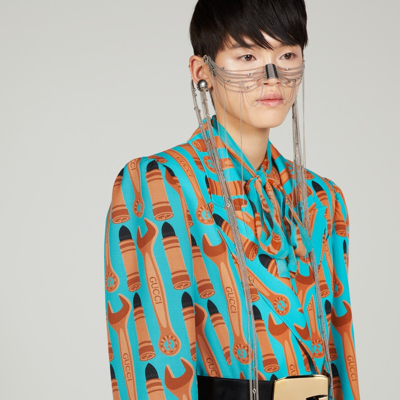 Lipstick and tool print silk jacket 4