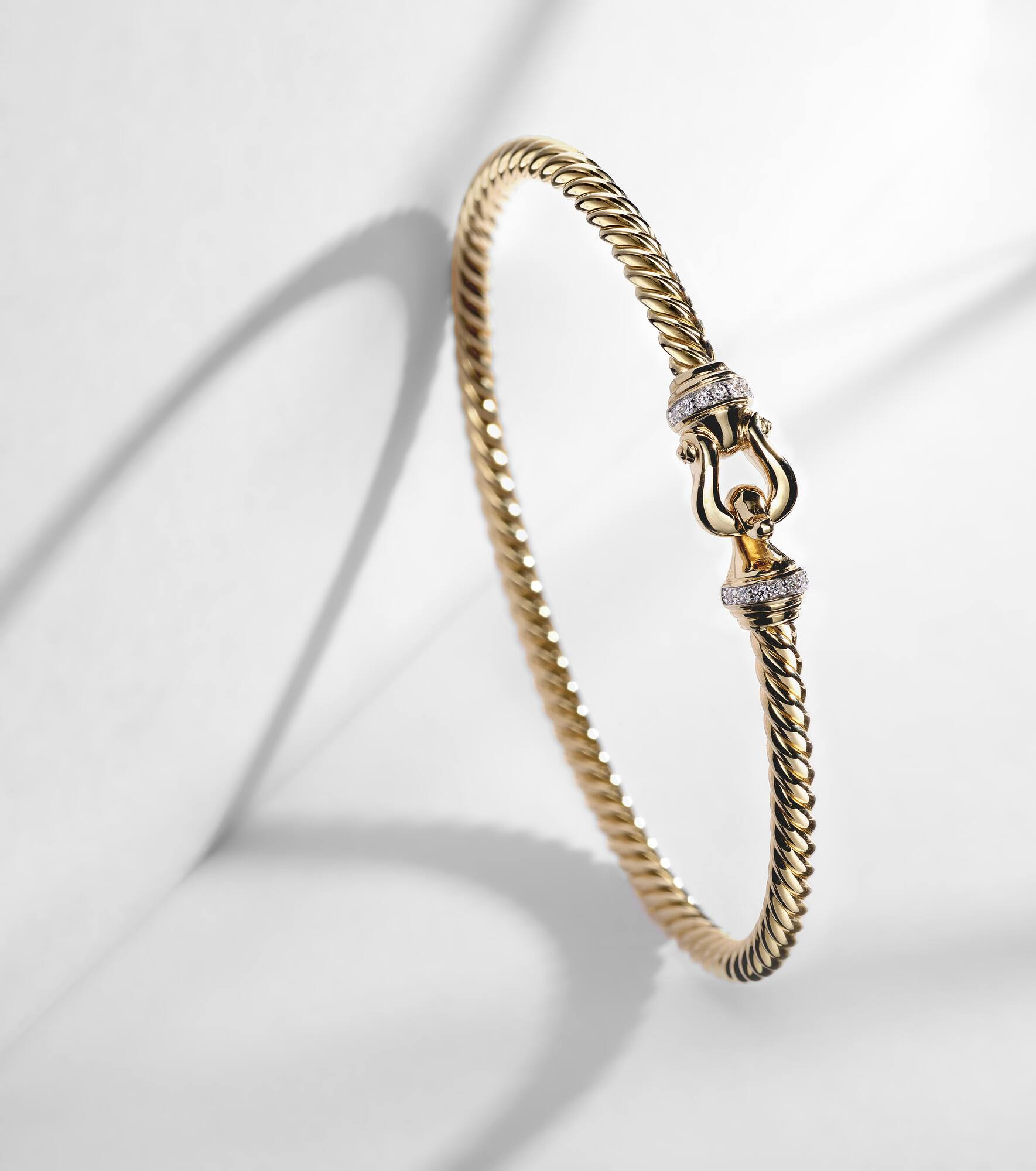 Buckle Cablespira® 18kt gold bangle with diamonds - 4