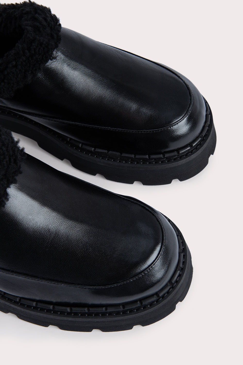 Reyna Black Shearling - 3