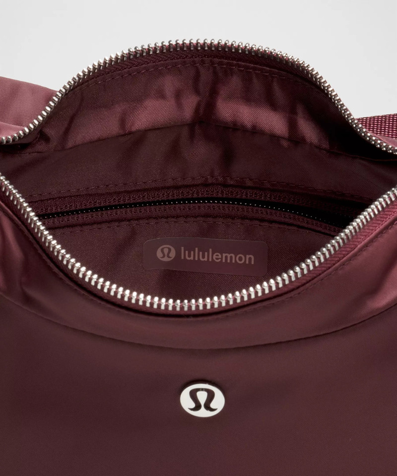 City Essentials Shoulder Bag 4L 5