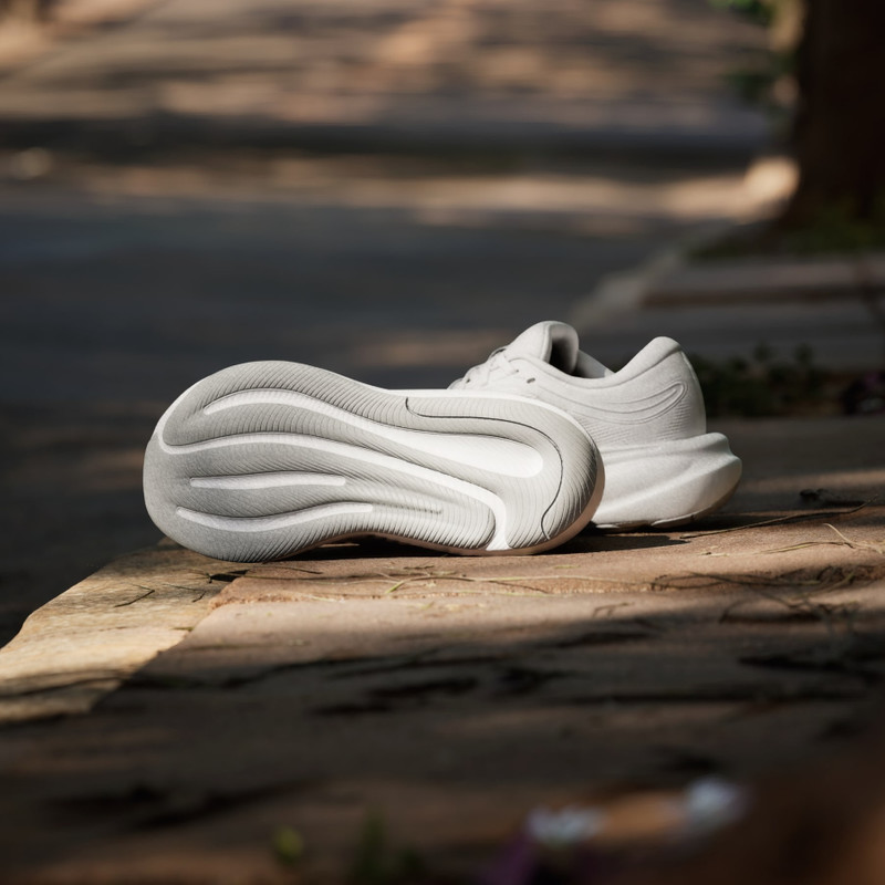 RESPONSE 2 RUNNING SHOES 3