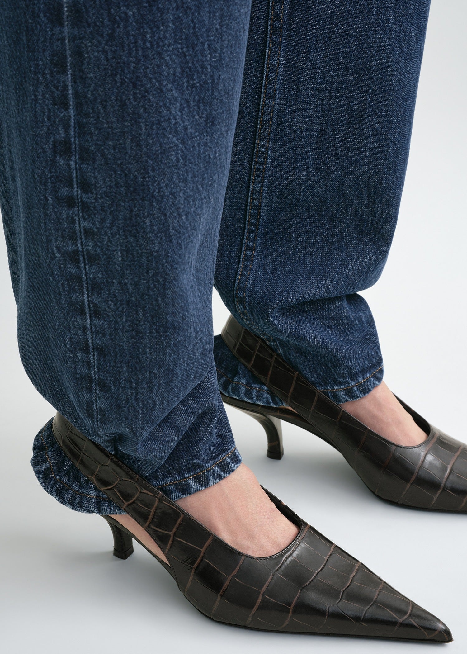 Classic croco-embossed slingbacks dark brown - 2