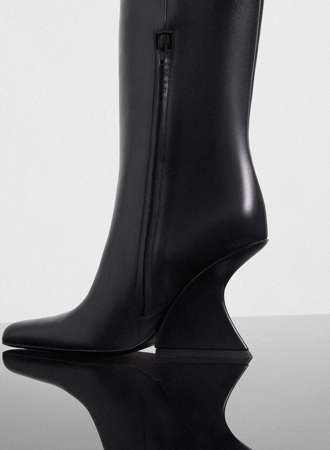 black curved heel knee-high boots - 3