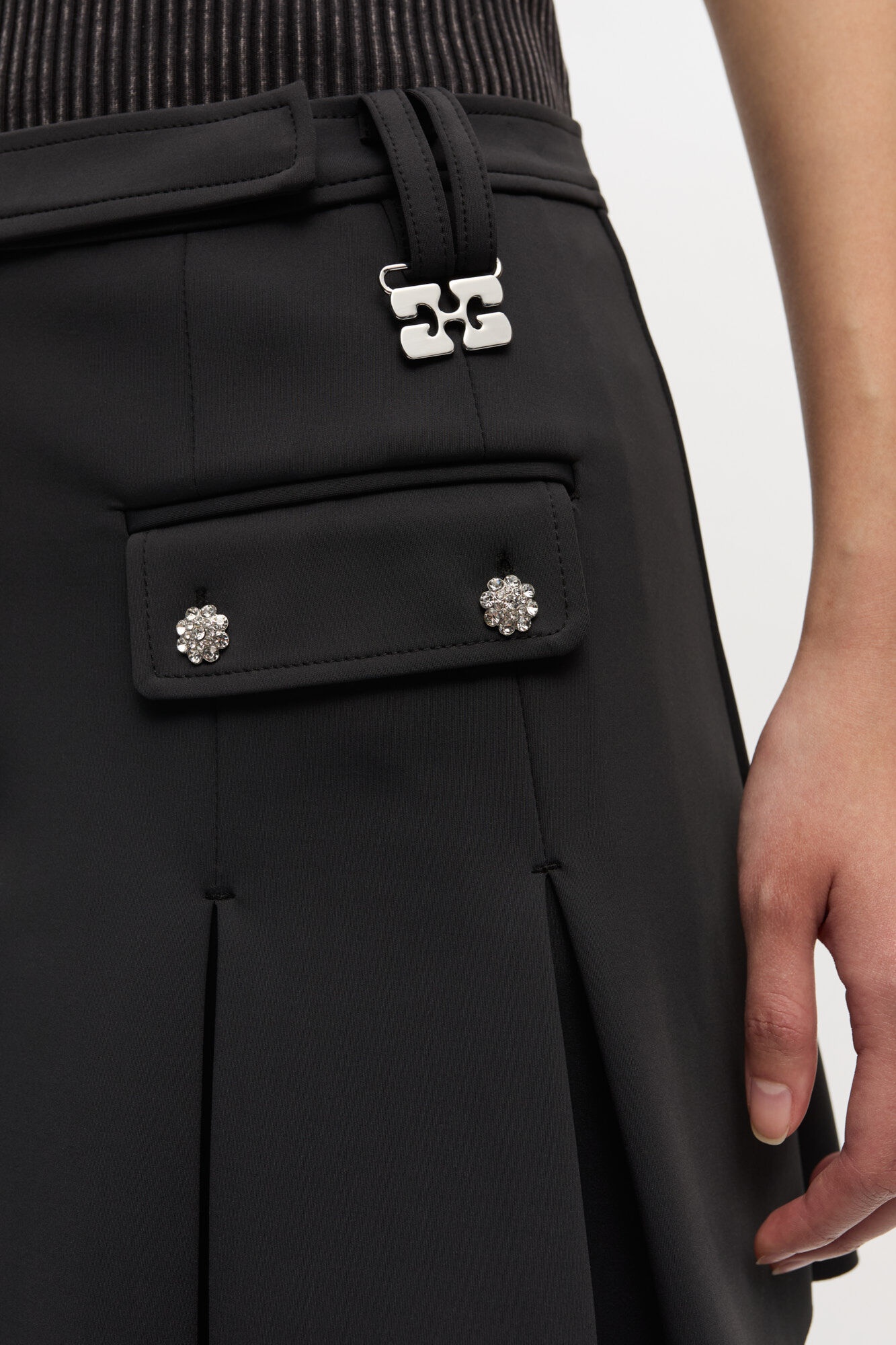 BLACK PLEATED MINI SKIRT - 5