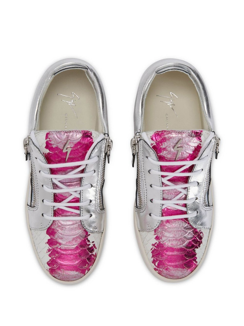 Nicki sneakers 4