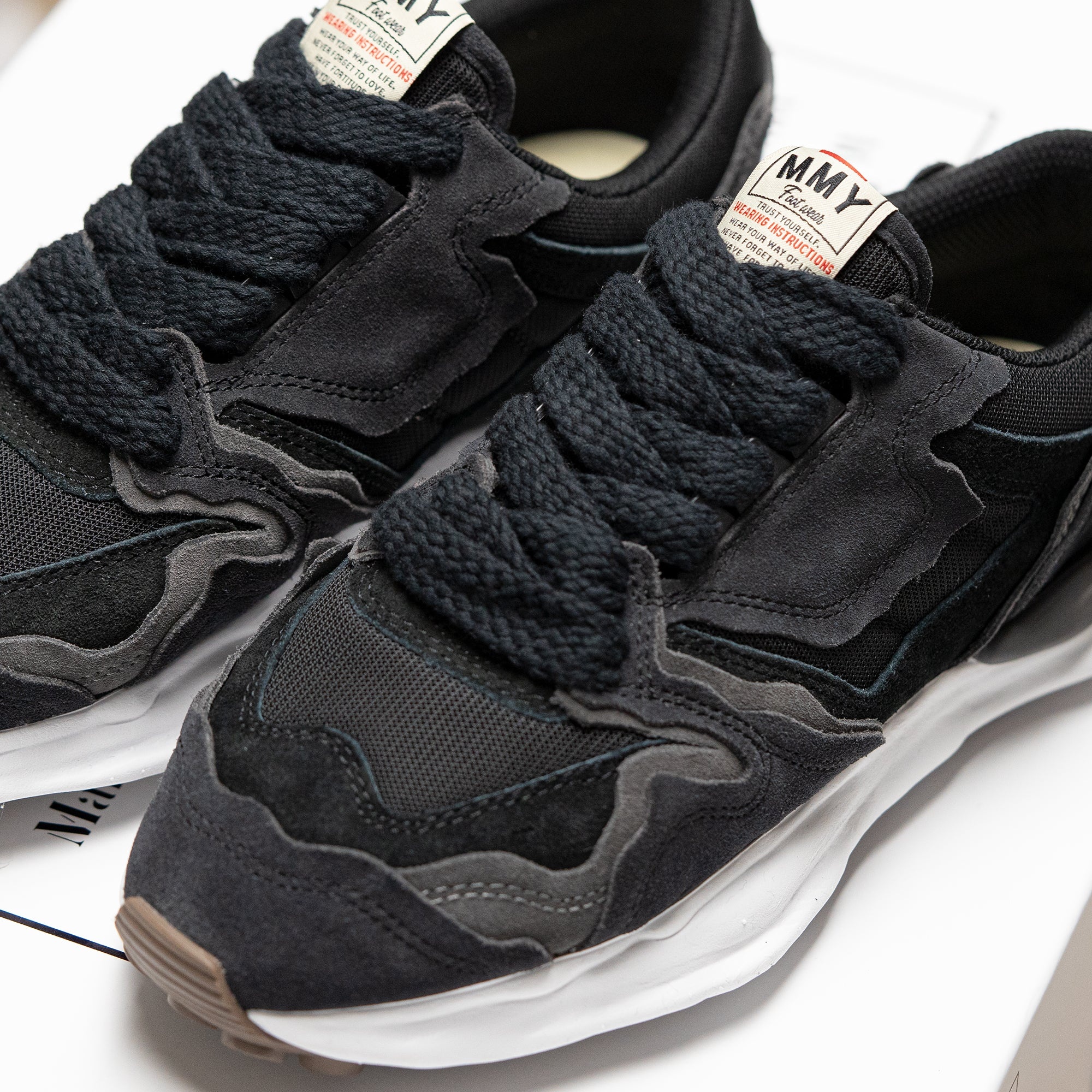 DISTRESSED SNEAKER - BLACK - 4