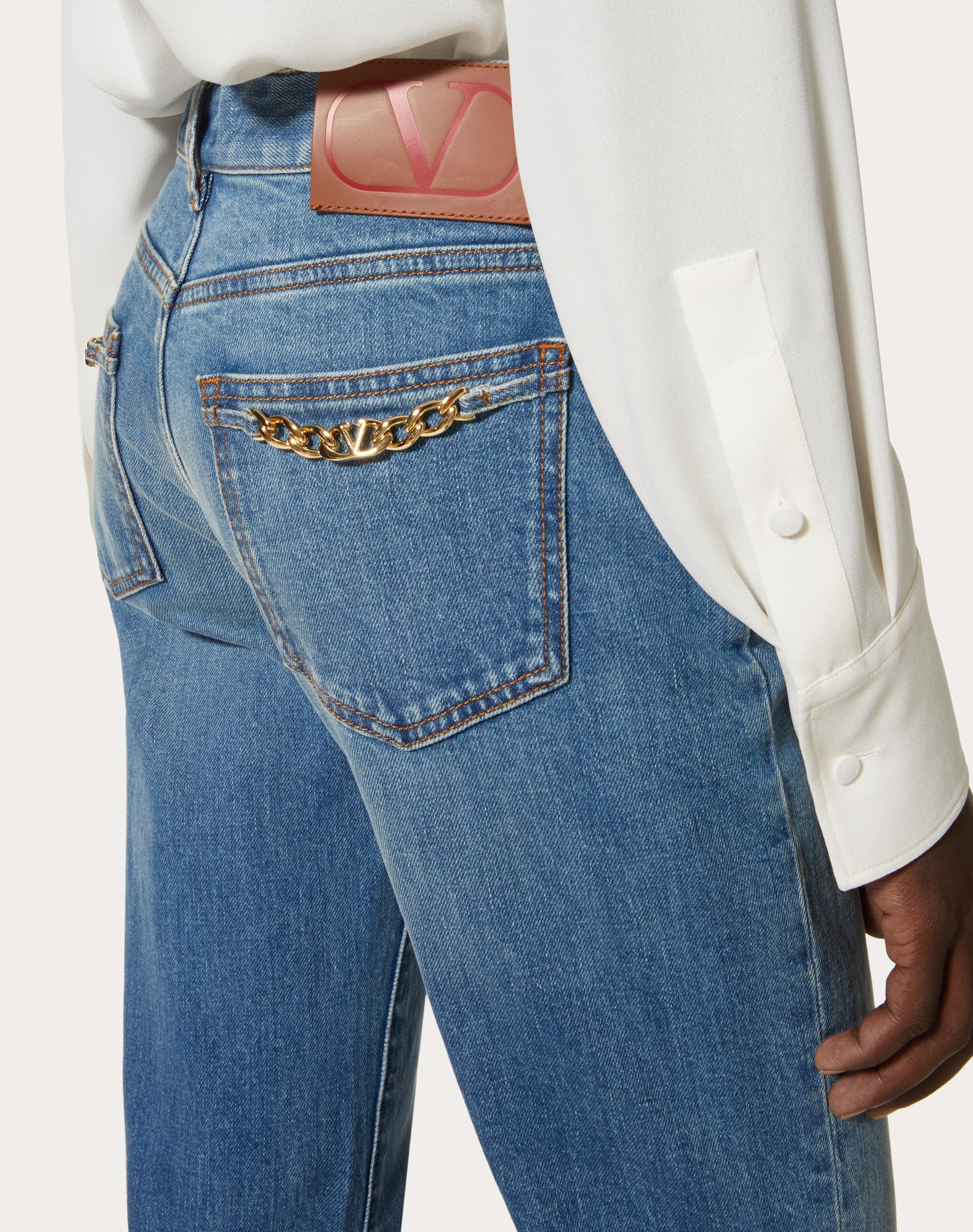 VLOGO CHAIN MEDIUM BLUE DENIM PANTS - 5