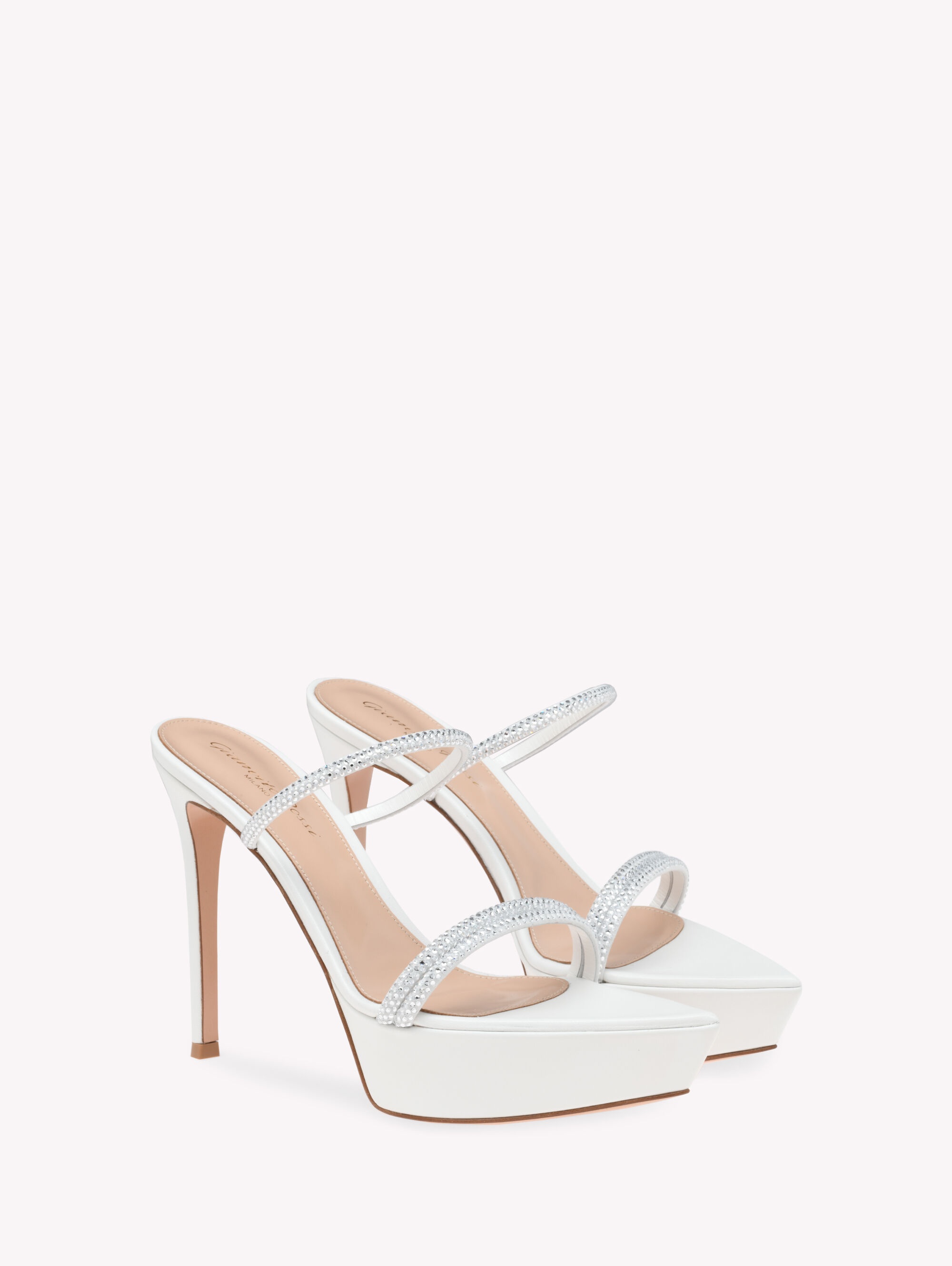 【関税込み】Gianvito Rossi ホワイト Cannes ヒールサンダル ジャンヴィト ロッシの新作、華奢レースアップ＆編み込み