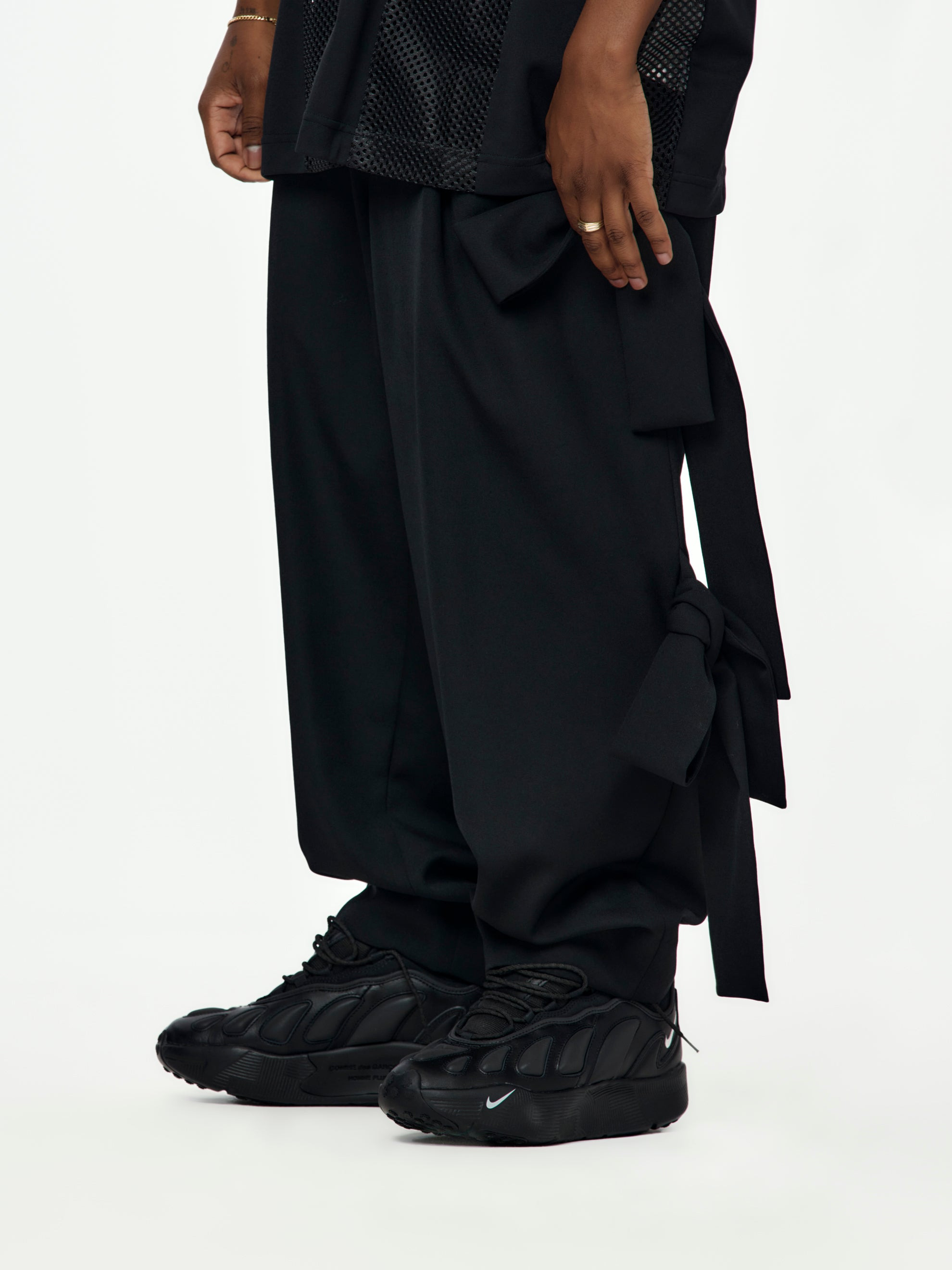 COMME DES GARÇONS HOMME PLUS WOOL GABARDINE KNOT TROUSERS (BLACK) - 3