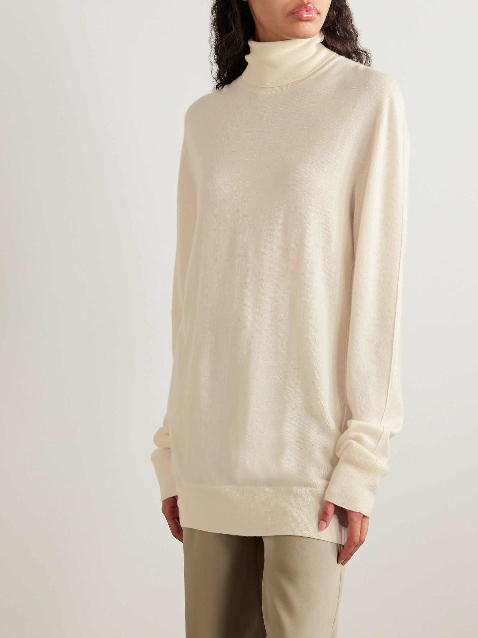 Lizzy oversized cashmere turtleneck sweater Ivory - 3
