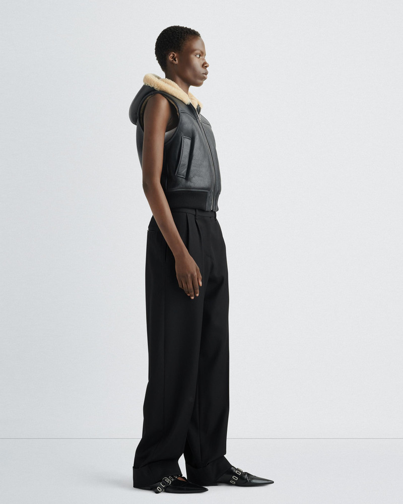 Robbie Shearling Vest
Classic Fit 4