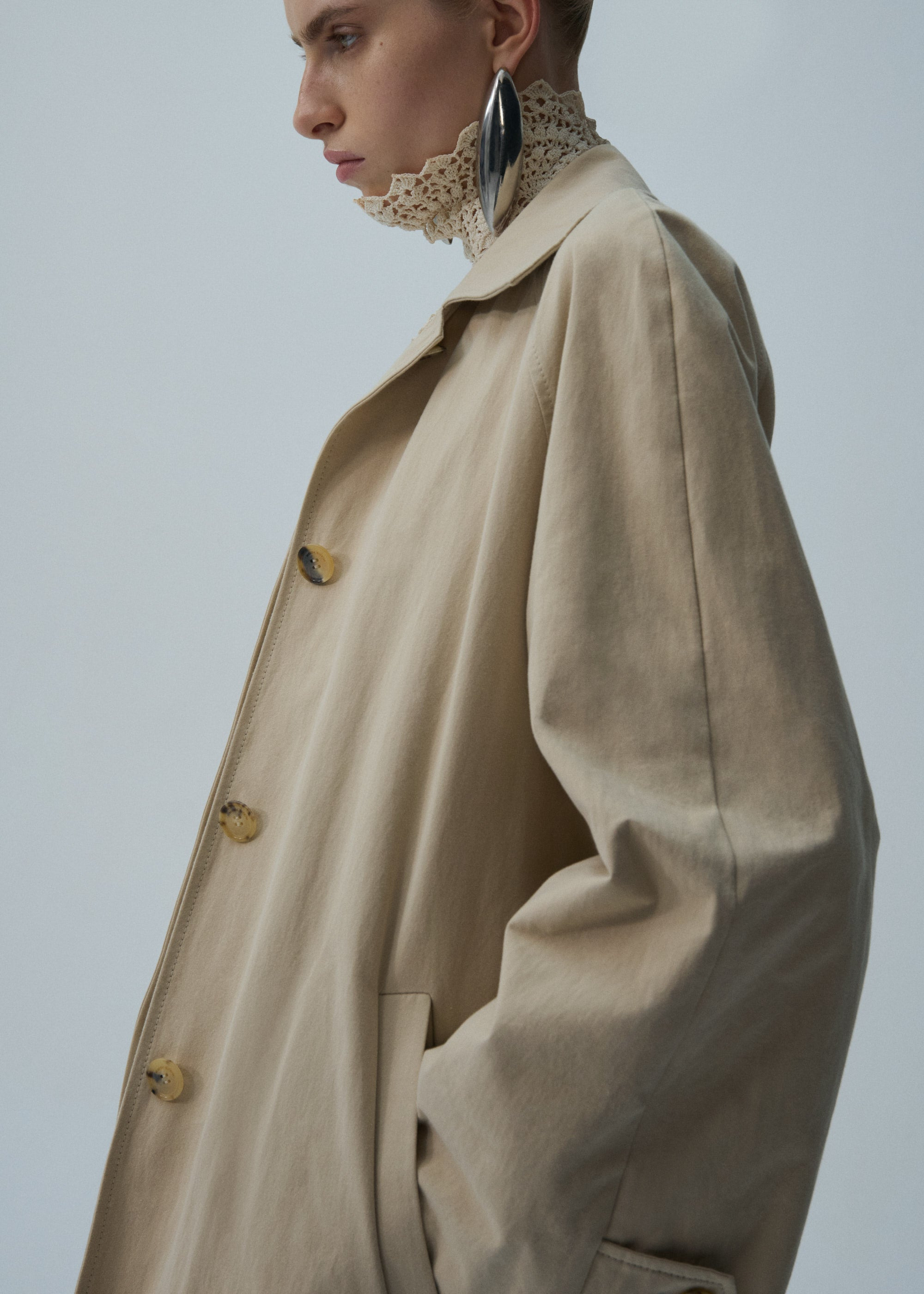Wrap cotton trench coat in beige - 7