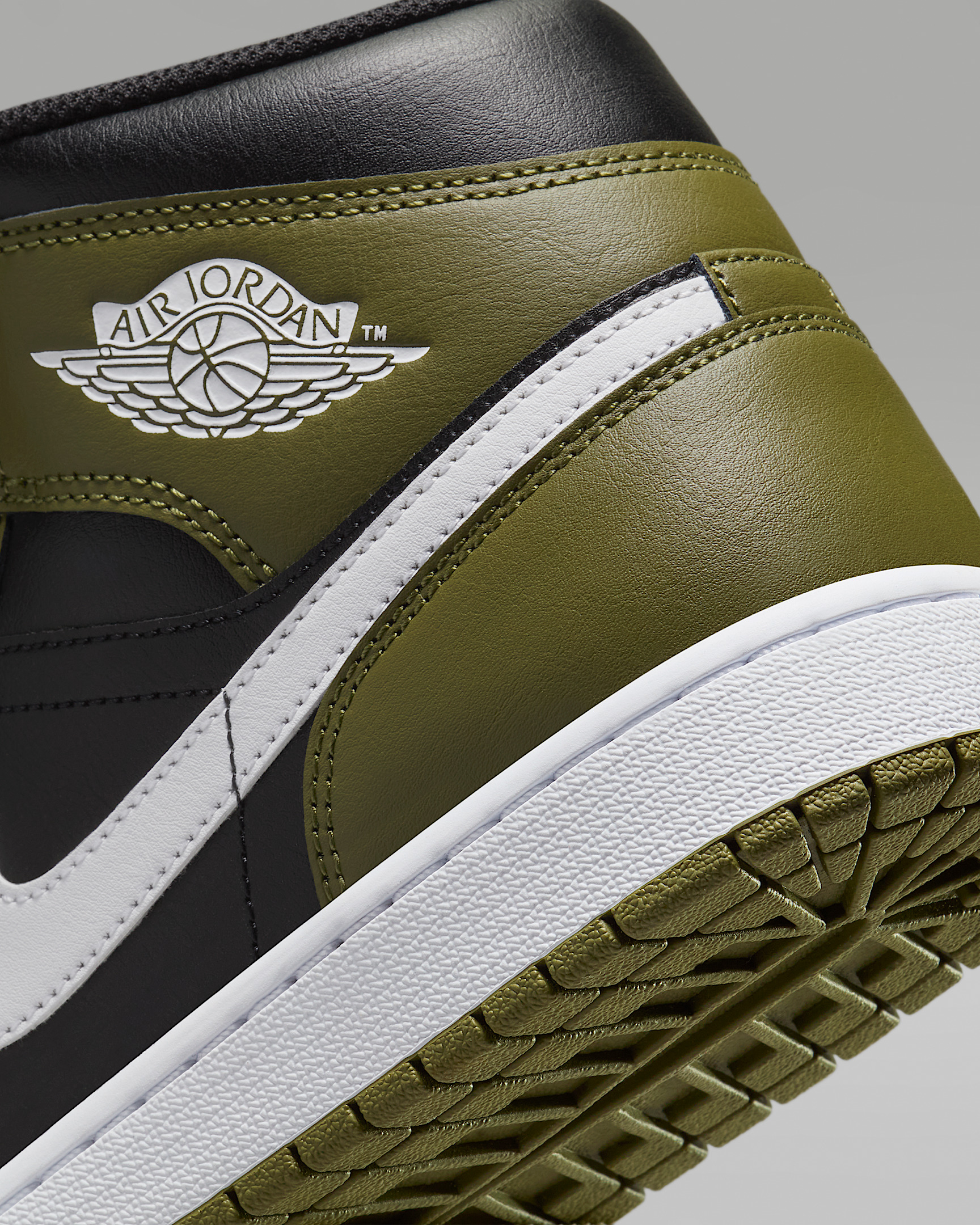 Air Jordan 1 Mid Men's Shoes - 8