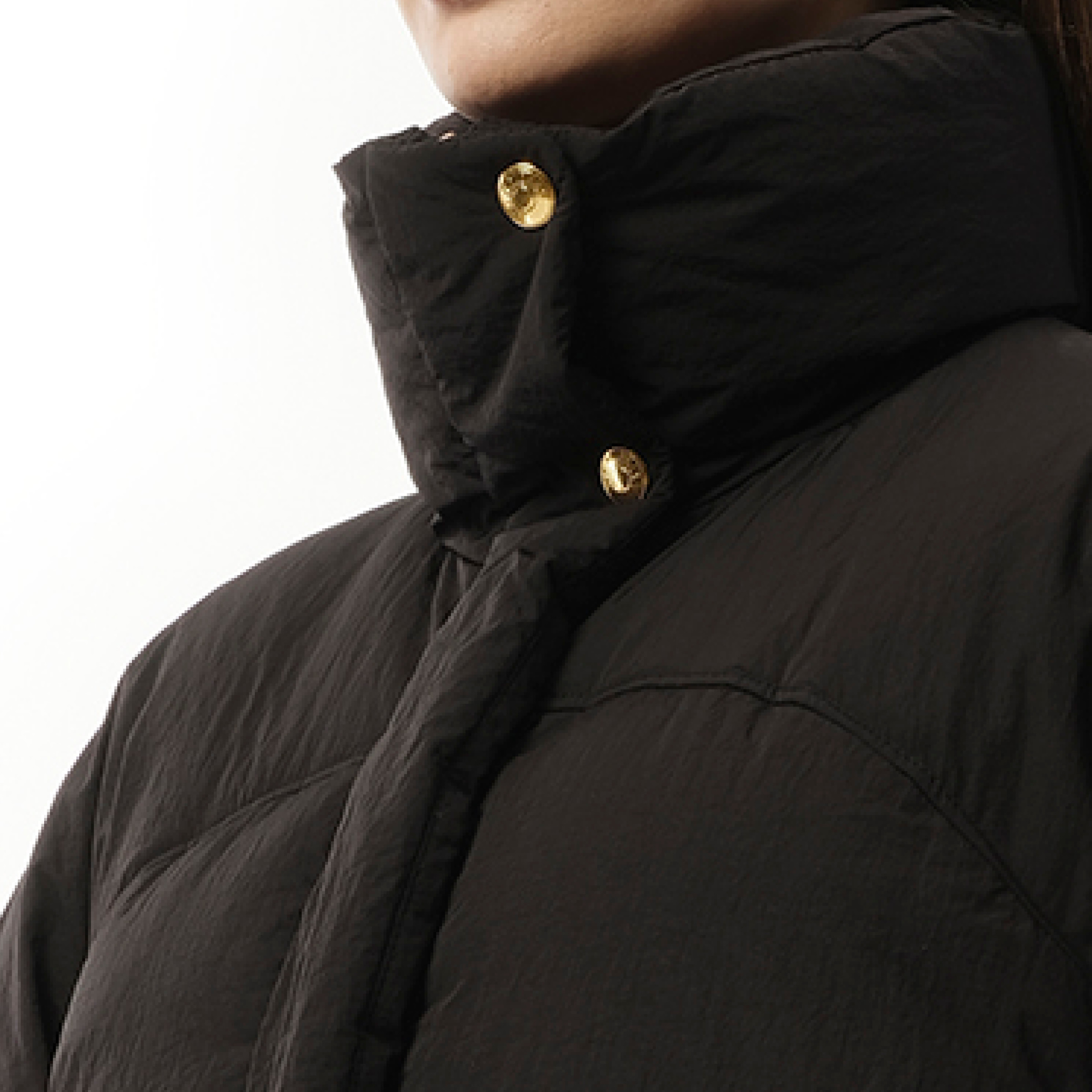 La Doudoune Courte Caraco in Black - 3