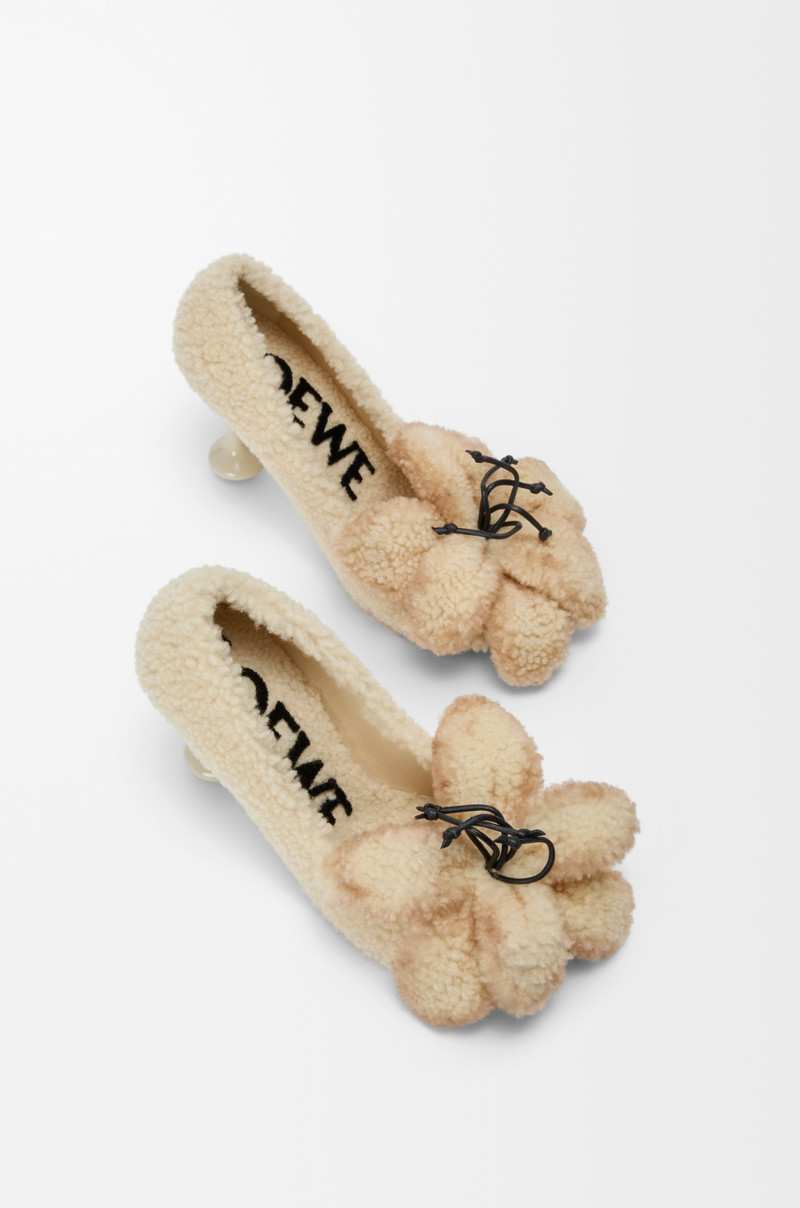 Toy pump in shearling 4