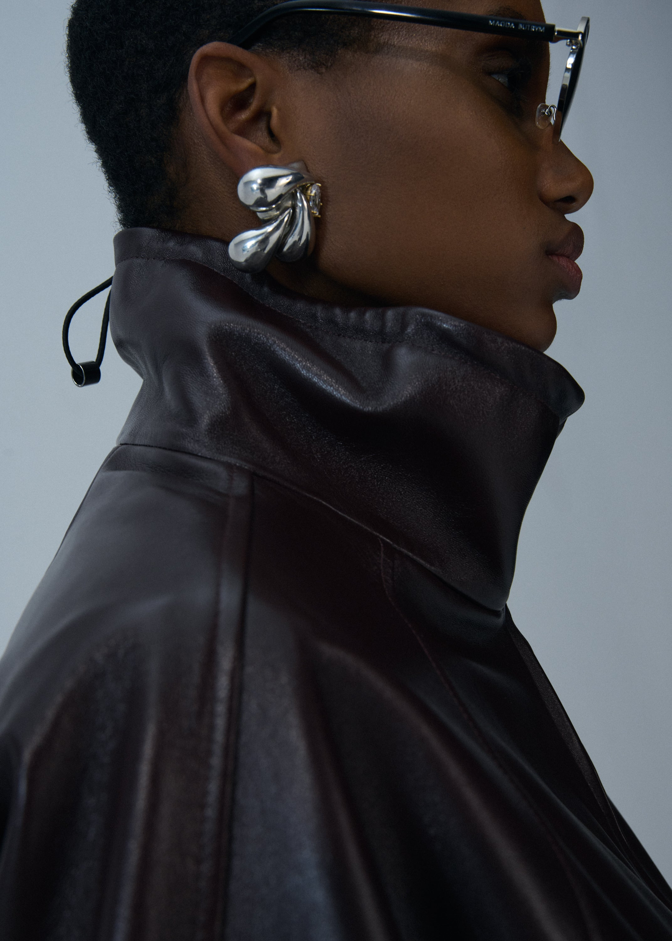 Elasticized leather bomber jacket in burgundy - 4