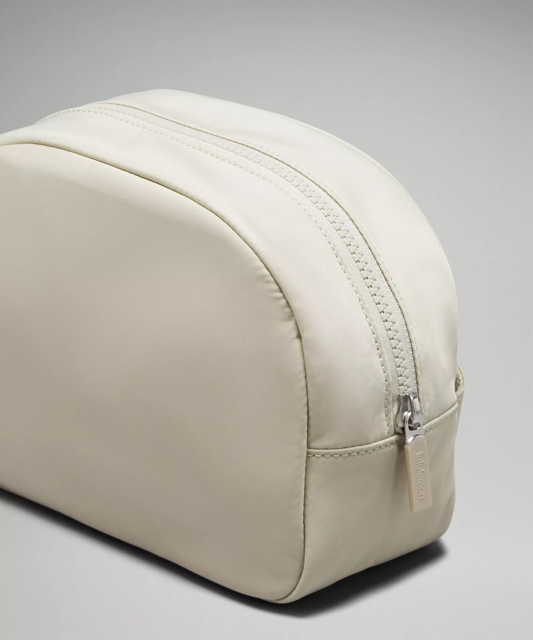 City Essentials Pouch 2L - 3