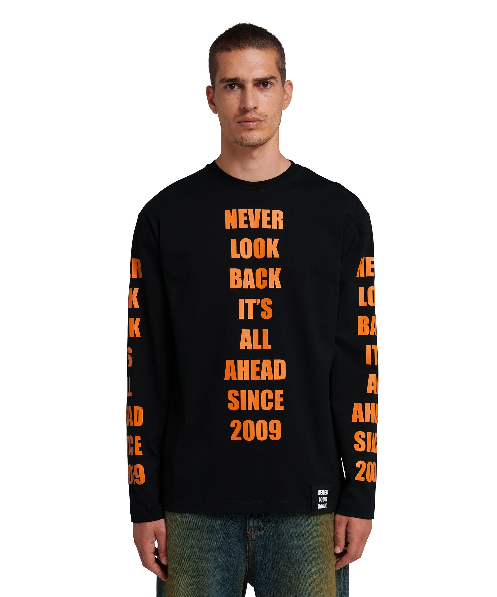 Long sleeve T-Shirt with "Never look back" graphic - 2