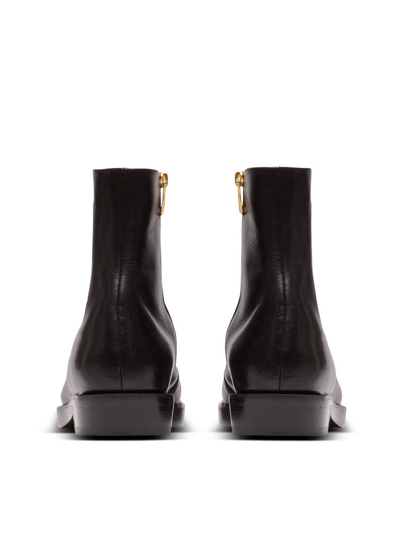 Square-toe boots in textured leather 4