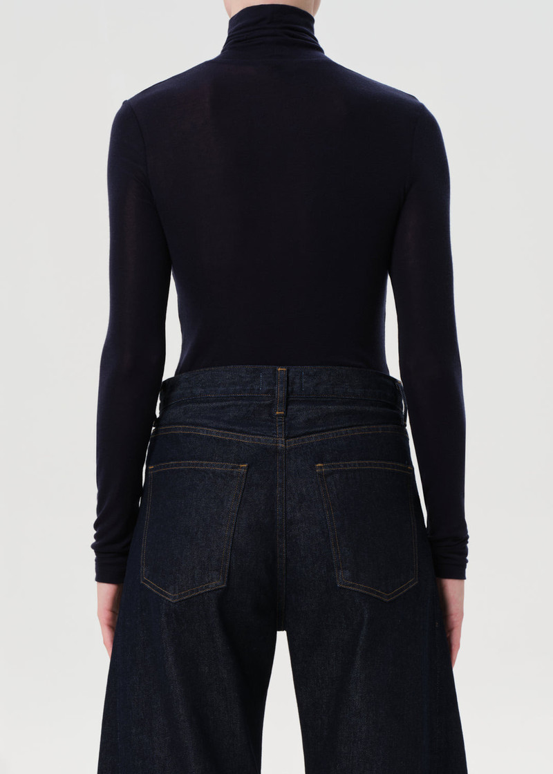 AGOLDE PASCALE TURTLENECK IN NAVY outlook