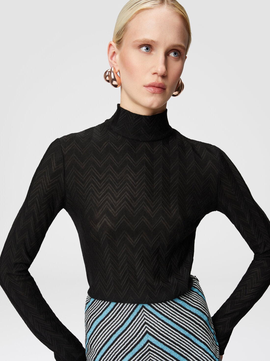 Wool and viscose turtleneck with tone-on-tone chevrn - 4