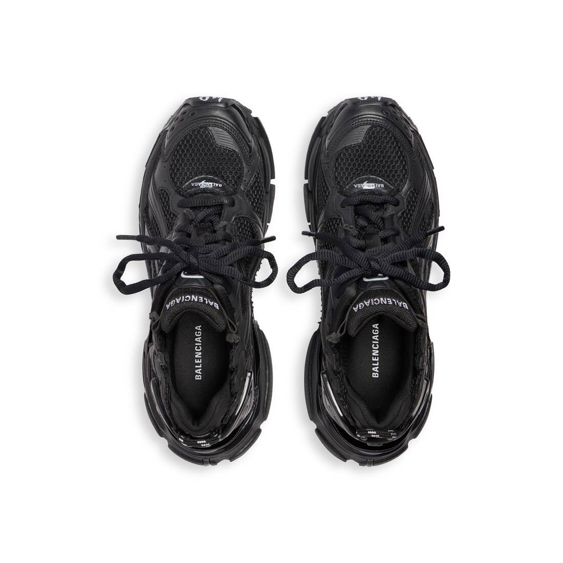 Men's Runner Sneaker in Black - 6
