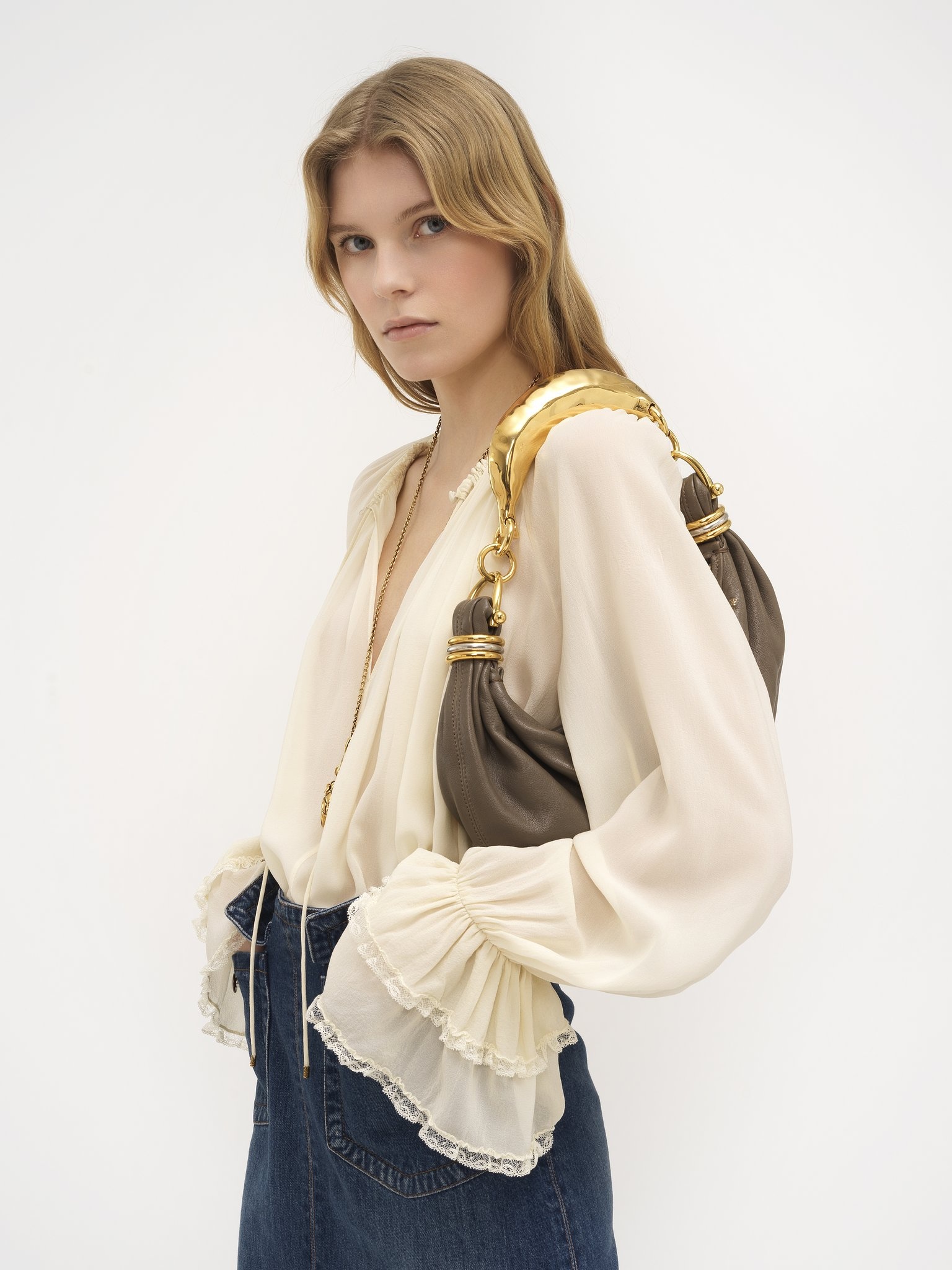 【関税＆送料込み】ChloAC Mini Bracelet Hobo Bag Chloé Mini Bracelet Hobo Bag In Grained Leather | Chloé US