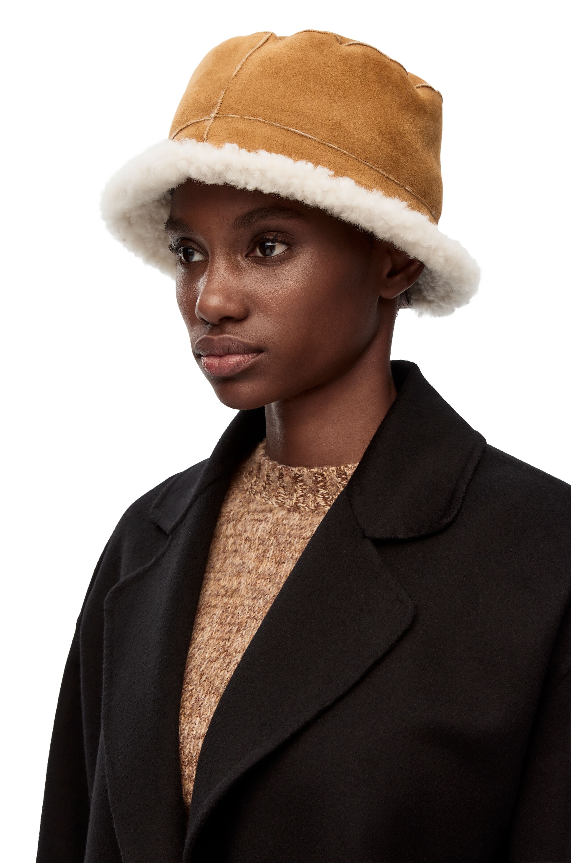 Reversible Anagram bucket hat in shearling - 2