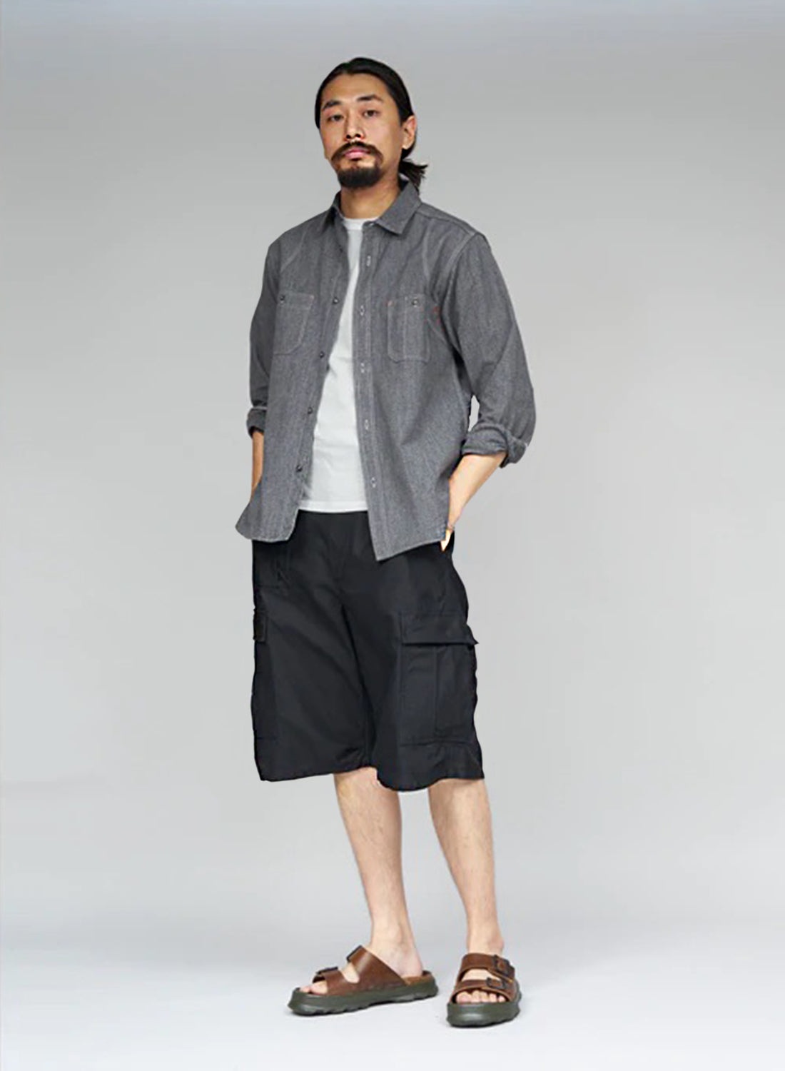 Army Cargo Shorts in Black - 6