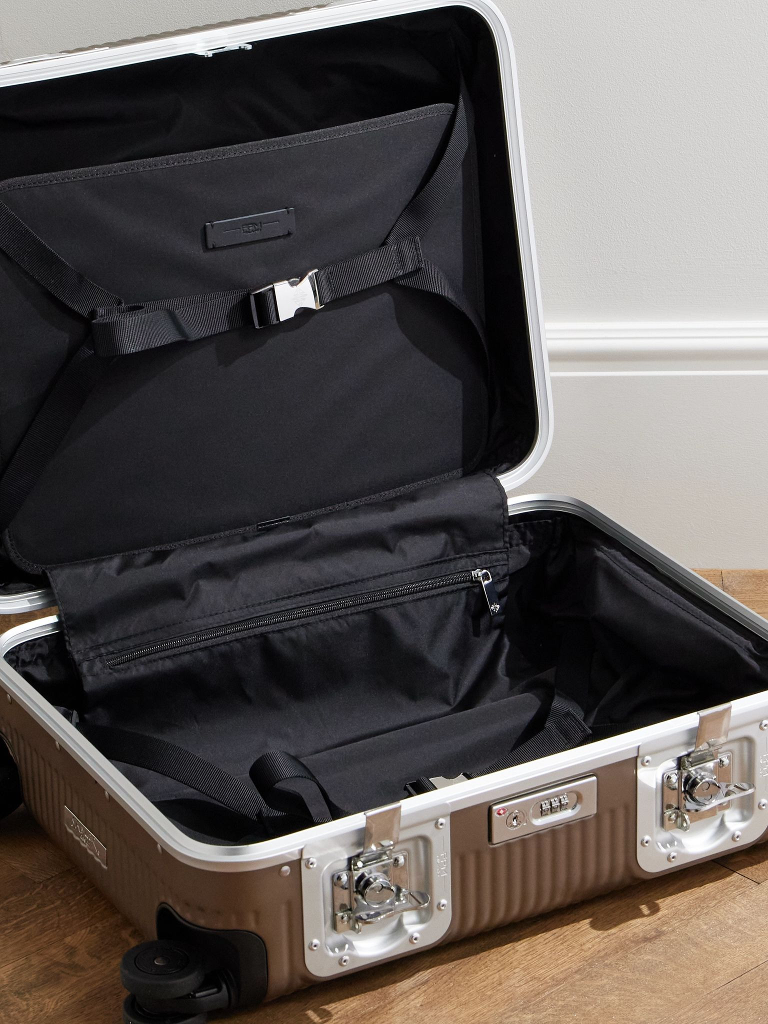 Bank Spinner 55cm Leather and Aluminium-Trimmed Makrolon® Polycarbonate Suitcase Brown - 3