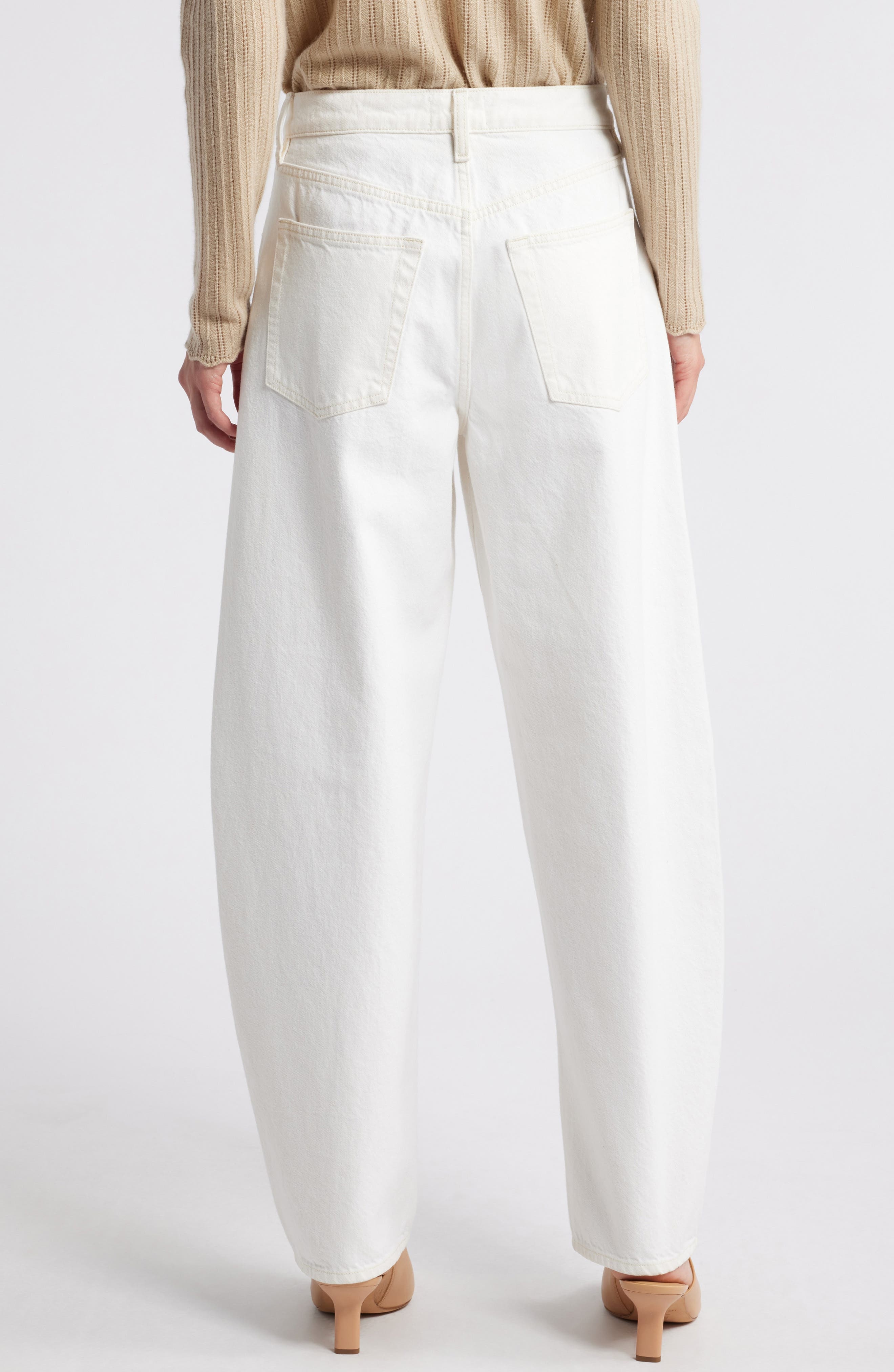 FRAME Low Slung Barrel Jeans in Au Natural Clean at Nordstrom - 2
