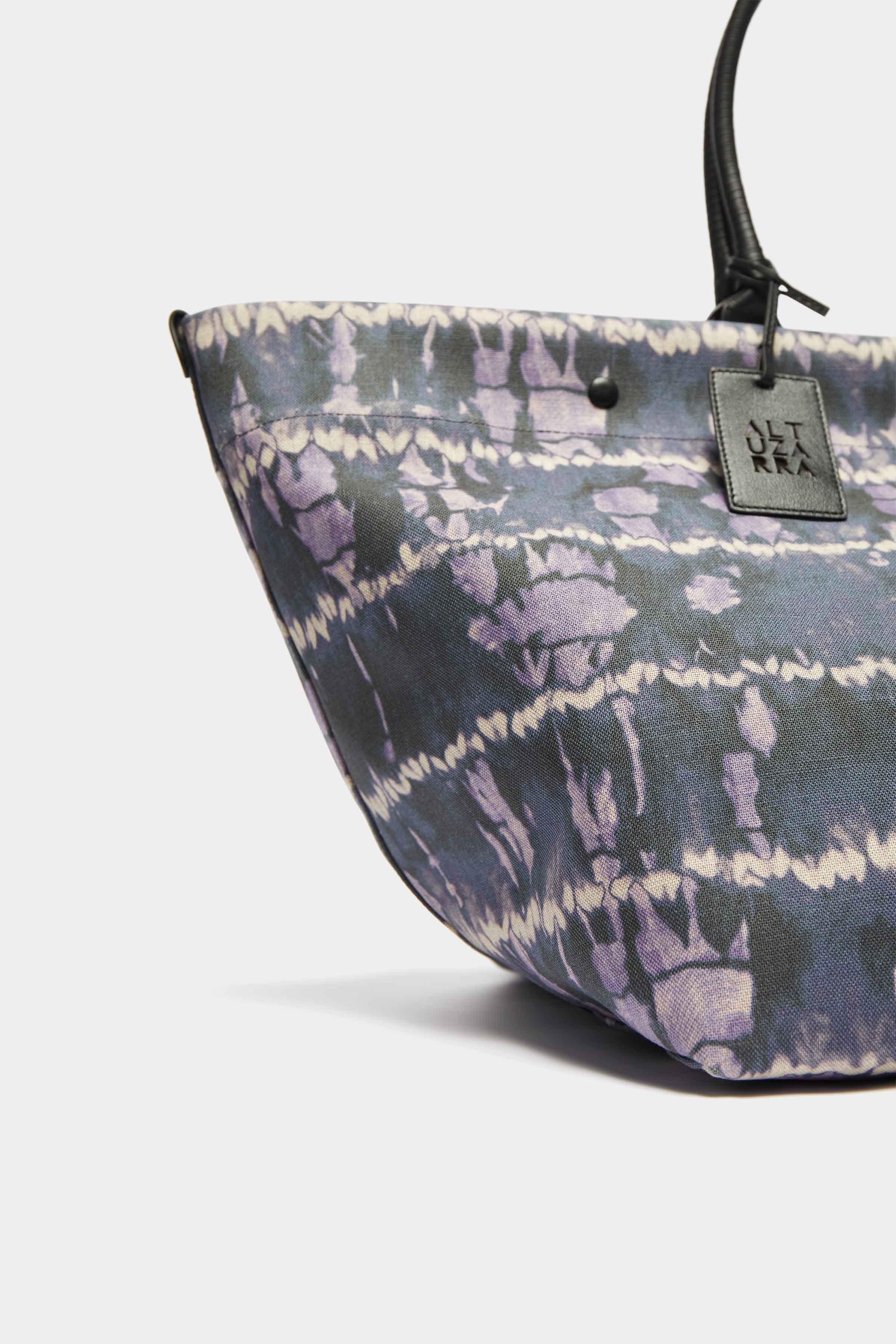 'WEEKENDER' - 3