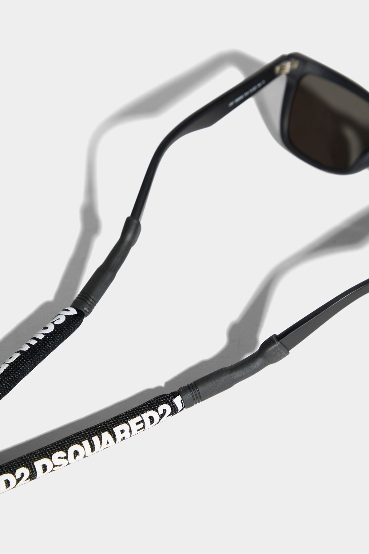 TOUCH OF COLOR GLASSES CHAIN - 4