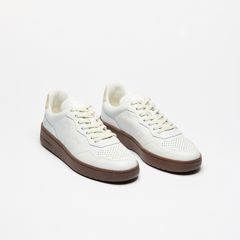 VEJA V-90 LEATHER WHITE PIERRE ALMOND outlook
