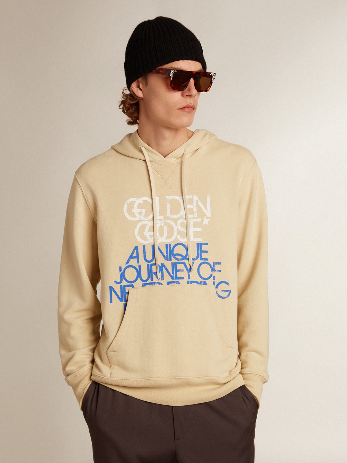 Marzipan-colored sweatshirt with lettering on the front - 6