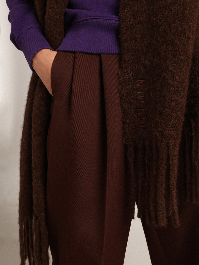 Coffee-colored wool scarf with fringe and ‘Golden’ lettering 4