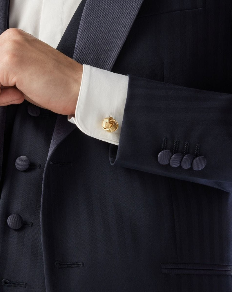 Knot-shaped brass cuff links in gold-tone 3