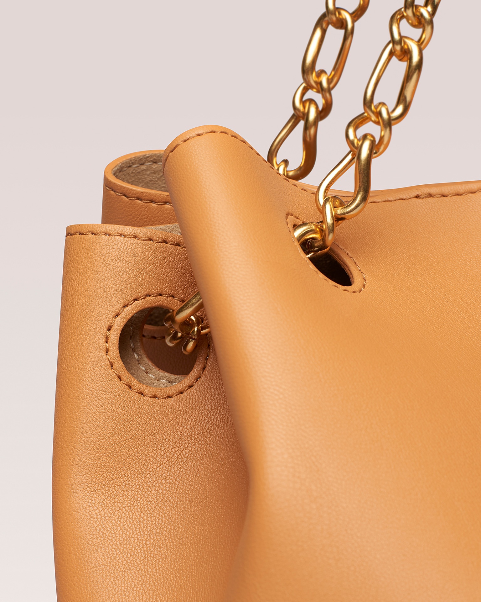 THE GATHER BUCKET - Alt-nappa bucket bag - Nude - 2