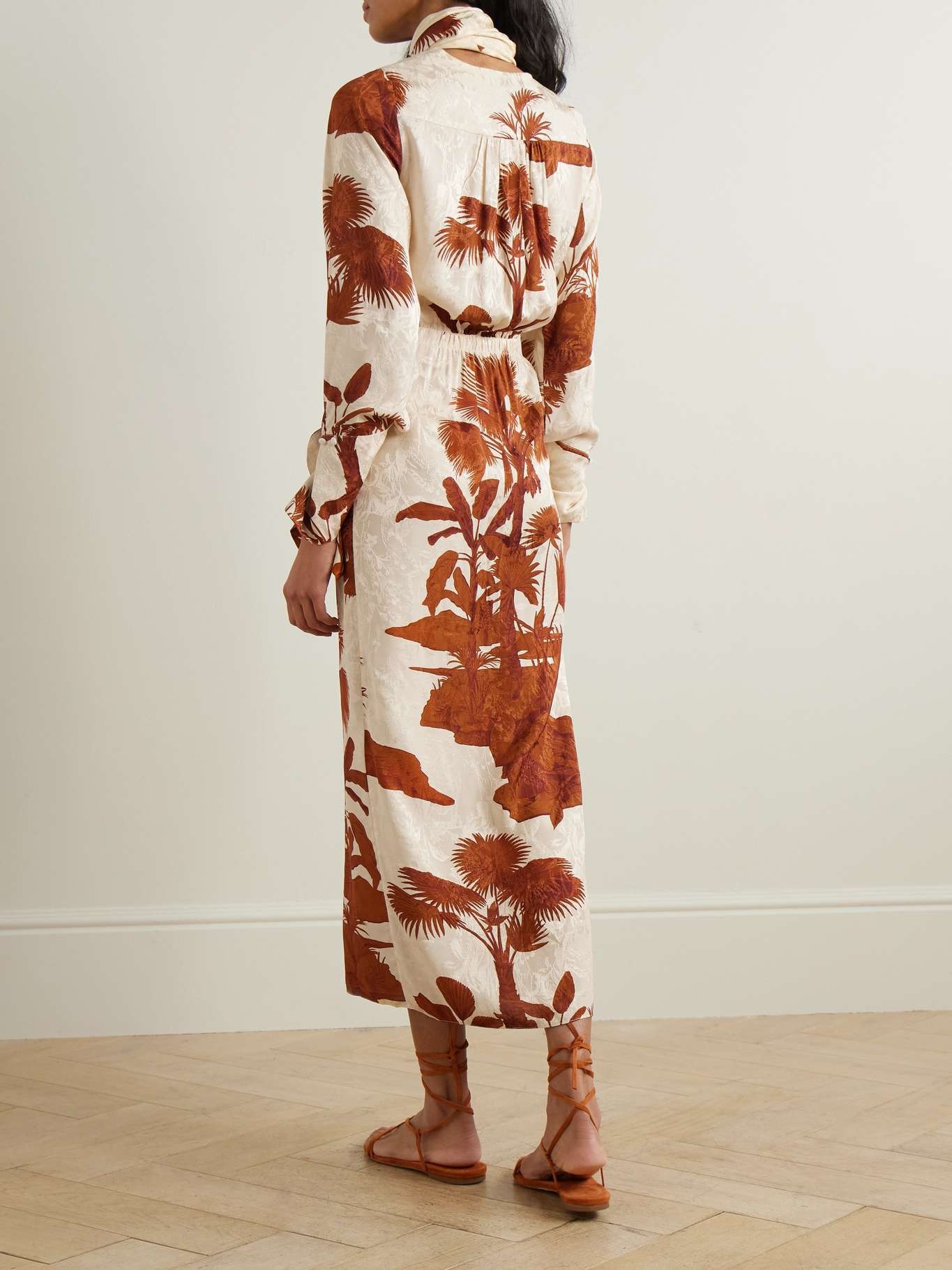 Unmooring tie-detailed printed satin-jacquard midi wrap dress - 3