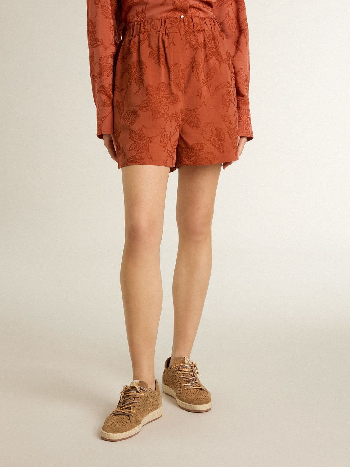 Women's shorts in brick-red jacquard with marine floral pattern - 2